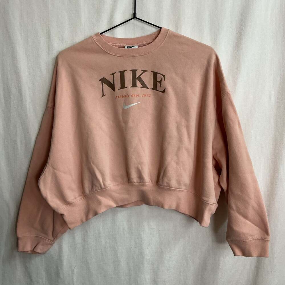 Nike Sportswear Athletic Dept. 1972 Graphic Cropped Crewneck Sweatshirt